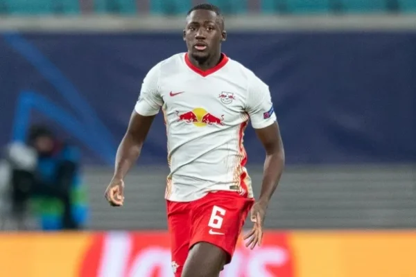 Những trung vệ xuất sắc nhất mọi thời đại của Bundesliga