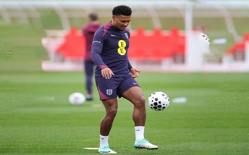 Tiền đạo trung tâm trong bóng đá là gì? Tất cả thông tin về tiền đạo trung tâm