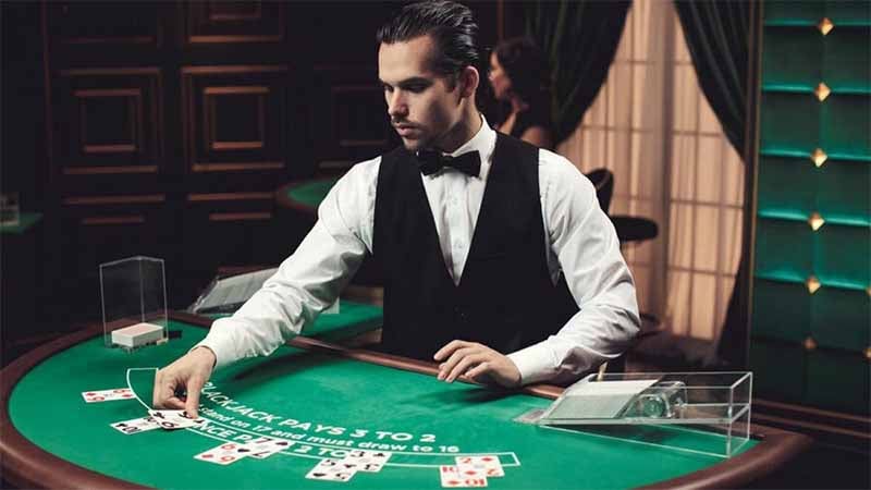 Nhiệm vụ của Dealer trong bàn Poker