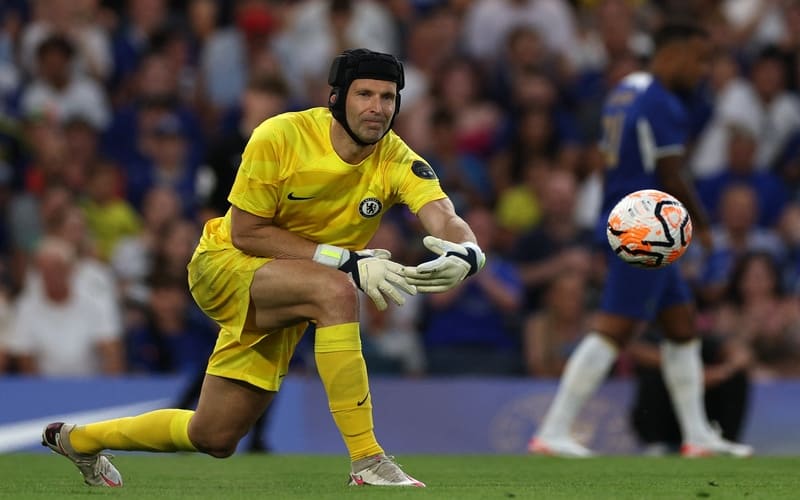Petr Cech và Peter Bonetti là hai tượng đài lớn nhất trong khung thành Chelsea