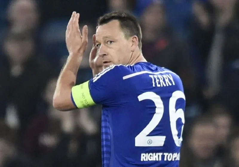 John Terry nâng cao chiếc cúp vô địch Premier League cùng Chelsea