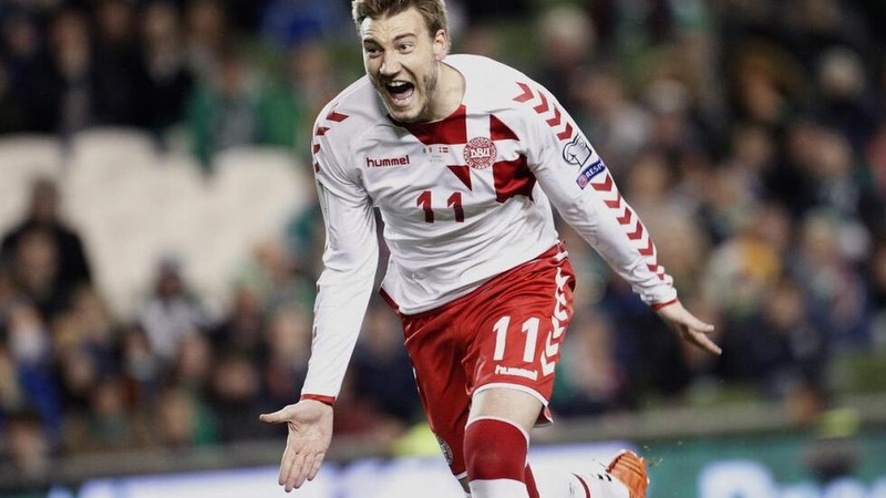Nicklas Bendtner với phong cách tự tin đặc trưng