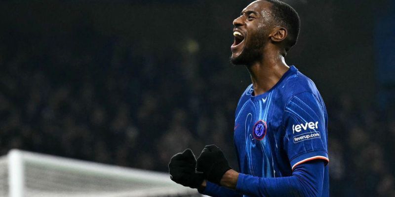 Tiểu sử trung vệ Tosin Adarabioyo